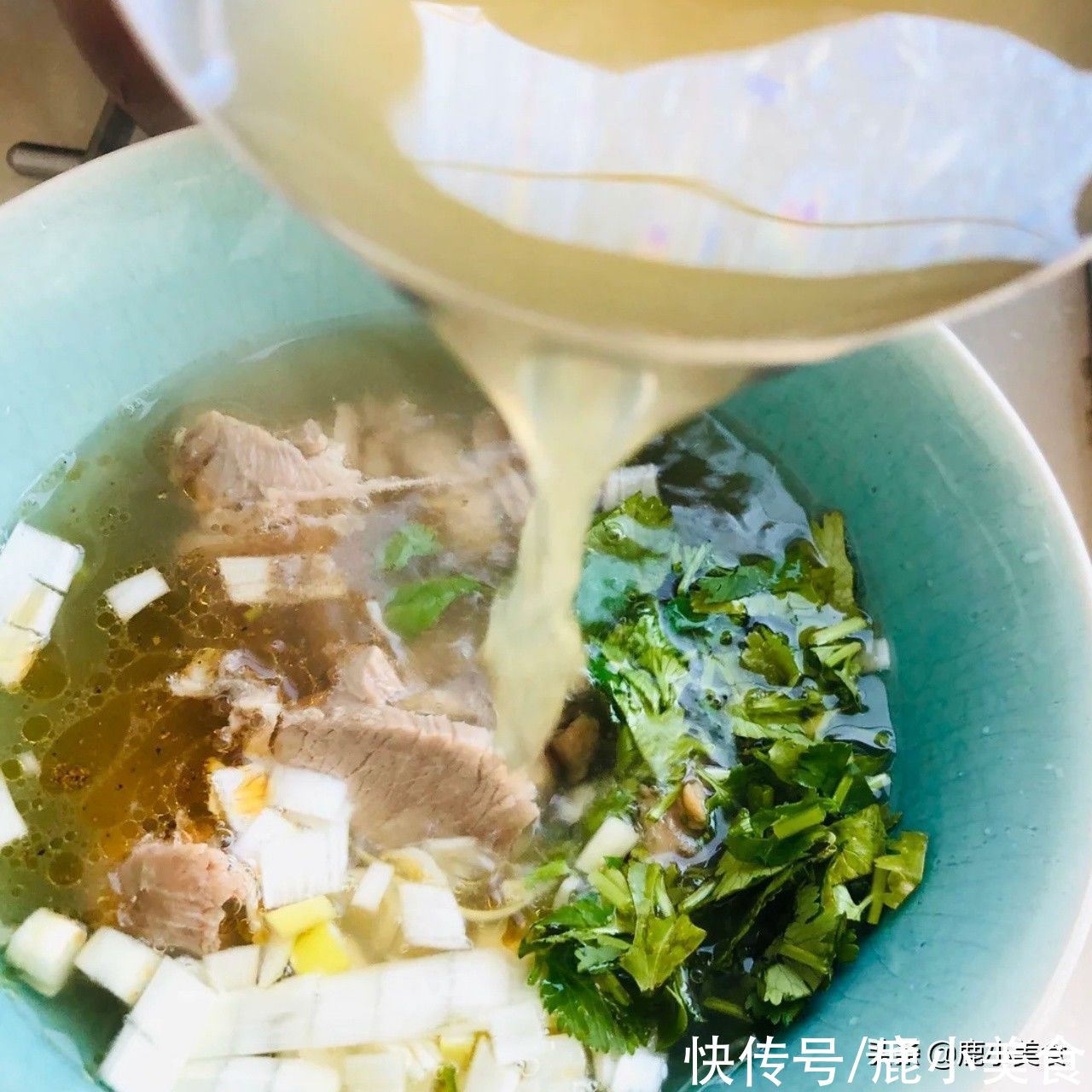 羊肉汤|炖羊肉，记住“忌1物、放3料”，羊肉酥嫩鲜香，羊汤鲜美无杂味