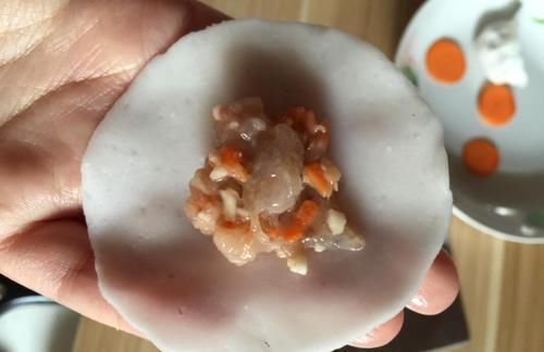 想吃|想吃水晶虾饺在家就能做,学会这样和面,保证晶莹剔透,爽滑清鲜
