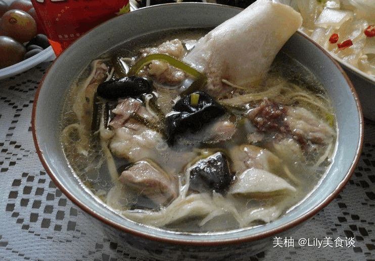  装盘备用|冬天不喝这碗汤可惜了，一大碗下肚暖胃又暖身，还补钙、增强体质