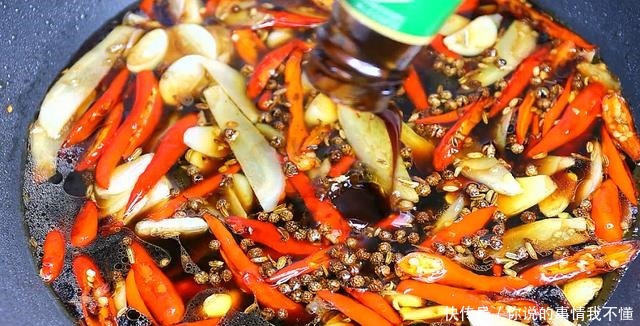 辣椒这样做太好吃了,一次秘制一盆,开胃又下饭,比吃肉还过瘾!