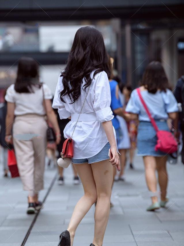 衬衫 成熟期气质穿搭，彰显高级感，纯白系列衬衫清纯时尚