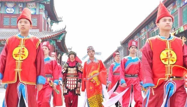  雄兵|才女出一上联征婚，“一杆银枪能挡雄兵百万”，乞丐巧妙对出下联