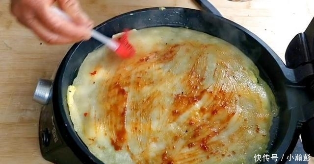 十分钟快手做煎饼果子,外韧内酥,卫生划算,不输小吃摊