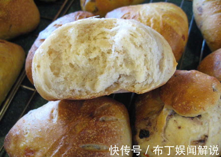 面包|早餐,别再做面饼了,试试这面包,咬一口满嘴喷香,家人都爱吃!