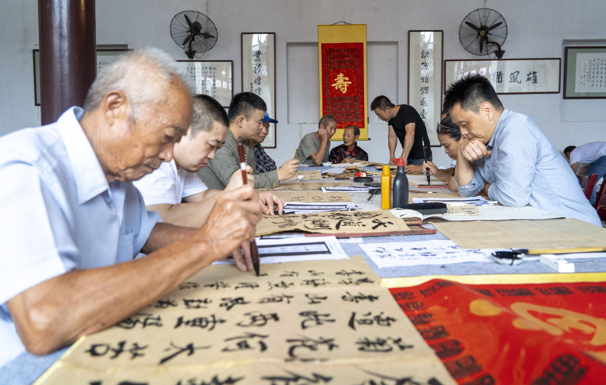 陈凌@宁海有位百岁“书法爷爷”，40余年义务教全村老少写书法