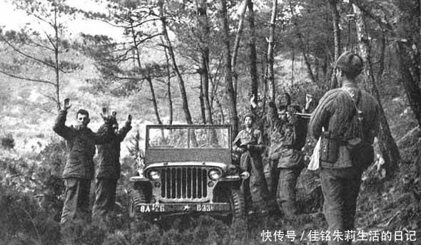 美军|张文荣朝鲜战争被美军俘虏,跳伞时他反手将手雷炸掉一辆运输机