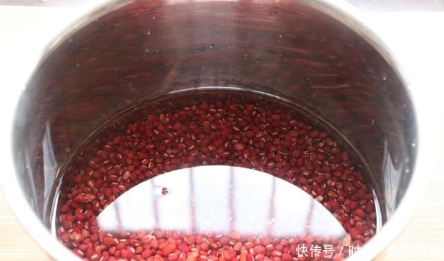 外面一个要8块钱,自己在家做好吃无添加,咬一口酥得掉渣,太香