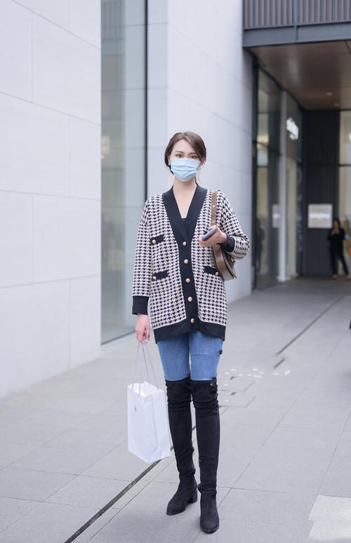 牛仔裤搭配不简单，鞋子搭配很关键，选对才能拥有时尚气质