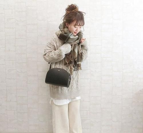 披肩长围巾的时尚卷法！冬天活跃的范本披肩搭配