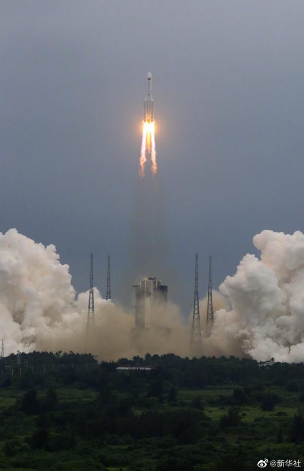直击！高清大图看天和核心舱发射