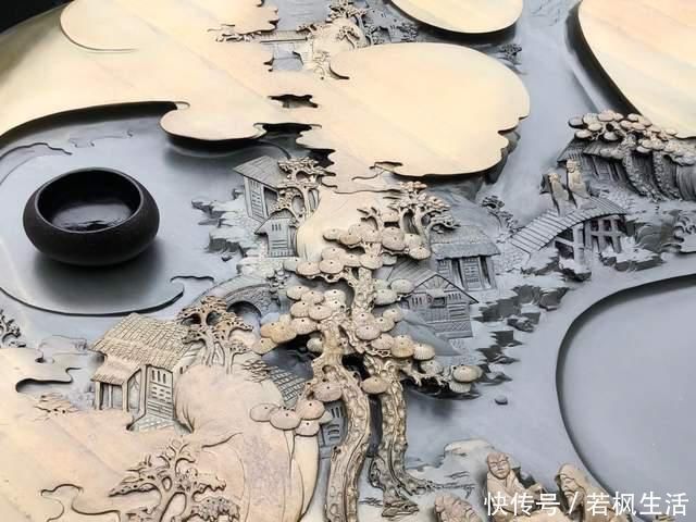 山水画&真正的“难得一见”，把长近2米的石头刻成山水画，还制成了茶盘