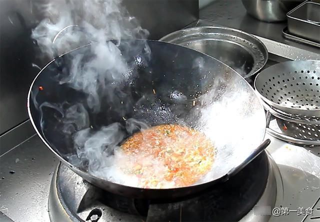 酱汁|酱泼豆腐好不好吃关键在于酱汁，厨师长分享饭店配方，香辣鲜嫩