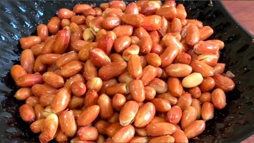 炸花生米时，直接下锅是不对的！多加一步，花生米更酥脆还不返潮