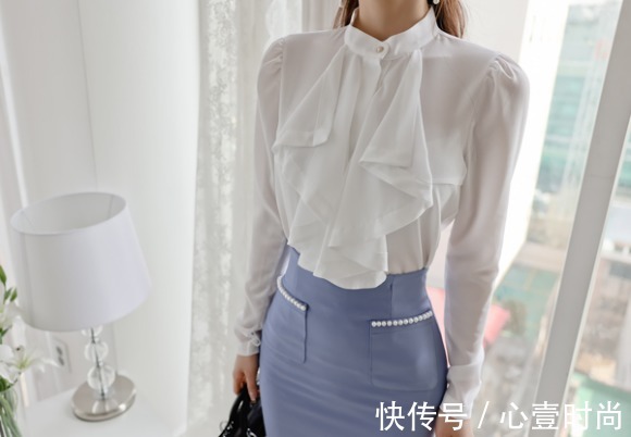 阿拉贡|女神孙允珠的时尚搭配:阿拉贡古堡宫廷靛青雅致衣裙