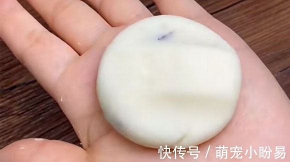 山药小饼|冬季，多给孩子吃这个，低糖少油，一拌一煎出锅，比吃面包饼干强