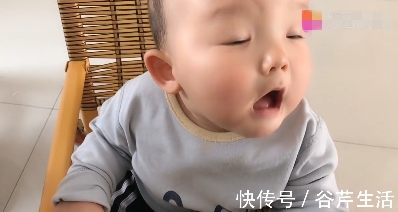 碎末状|妈妈竟喂宝宝“吃空气”,戏精宝宝将计就计,小表情亮了