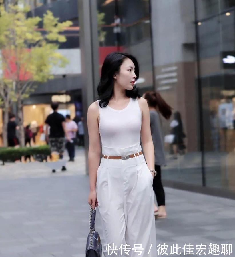 “阔腿裤”并未过时,换一种穿搭风格,成为“小粗腿”的克星!