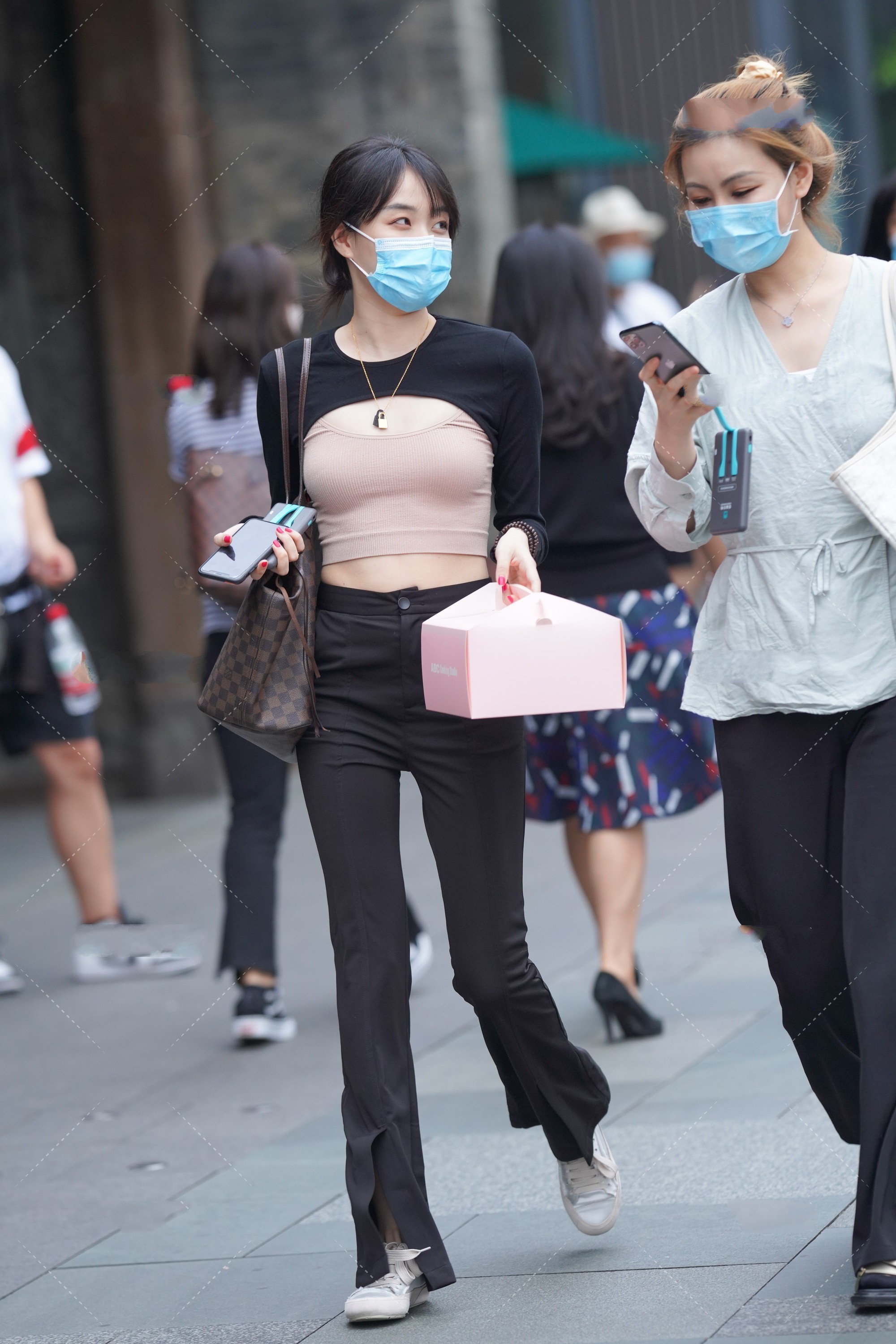 范儿|叠穿的技巧高级感十足, 简单的颜色也具有时尚范儿