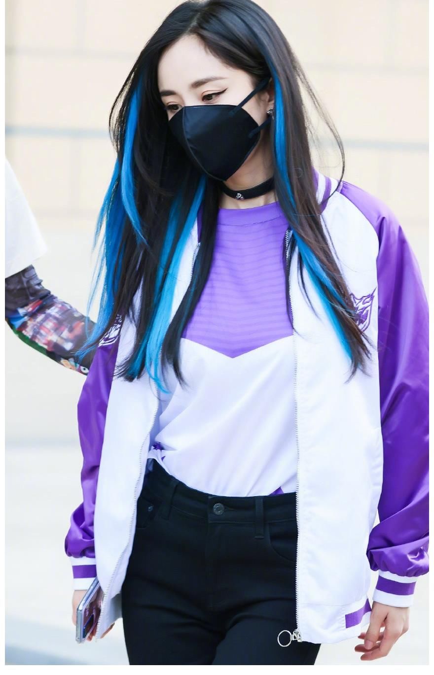 英雄联盟|Baby现身英雄联盟十周年现场,和王俊凯现场放狠话,要给偶像周杰伦报仇