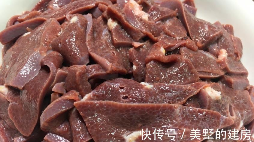 搅拌均匀|洗猪肝别直接用水洗,相当于吃毒素,再加一步,脏东西自动跑出来