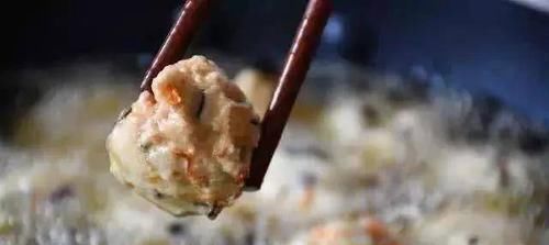 鸡蛋|茄子别再炒着吃了,放个鸡蛋,不用一滴水,筷子一搅,比吃肉过瘾