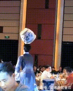 |搞笑GIF: 请原谅我不厚道的笑了 吃饭的时候最好不要看