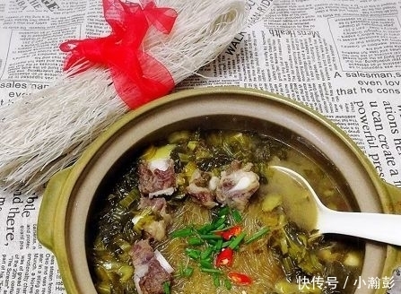 开胃|老婆做的酸菜排骨炖粉条,有荤有素,酸辣开胃,一学就会!