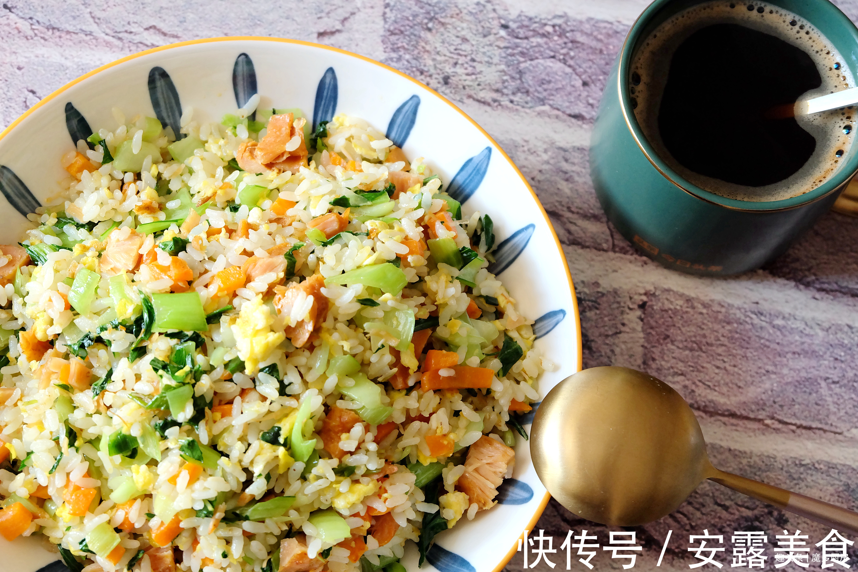 米饭|最近体重开始降了，晒晒我的午餐吧！一盘炒饭475千卡，吃得开心