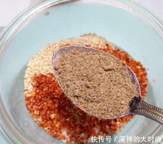 简易辣椒油,香辣好吃,做法也很简单!