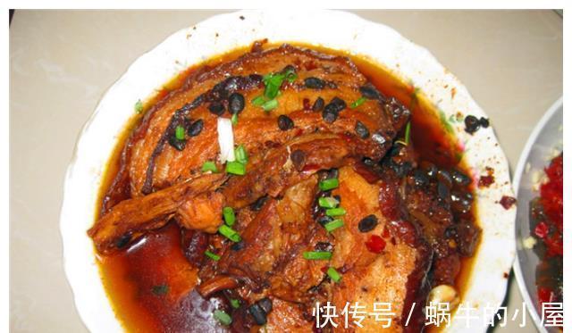 妈妈请媒人来家谈事，我特意下厨做一桌菜，饭后要给我介绍好婆家