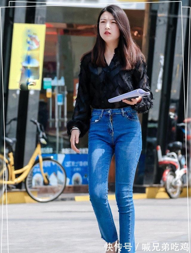 版型|牛仔裤展现出女人独立自强的态度,那简约的风格,尽显小清新范!