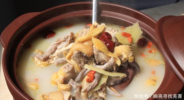 驱走|鸡肉细腻猪肚弹脆,驱走冬日的寒气,只要这锅猪肚鸡就够了!