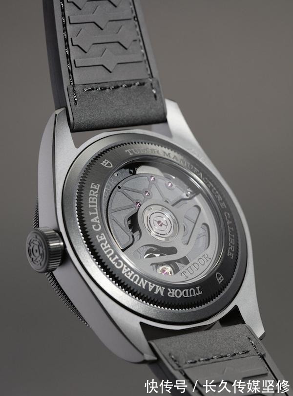 机芯$这场纯黑的时间游戏,科技是它的“敲门砖”