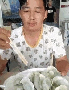 |搞笑GIF：朋友总让我来这看看，我也不知道什么意思