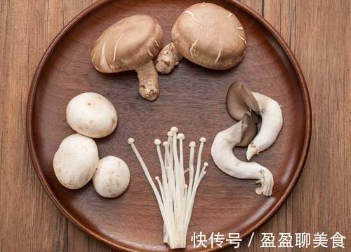 伞盖|买香菇时，尽量避开3种，菜农教您挑选技巧，香菇新鲜又好吃