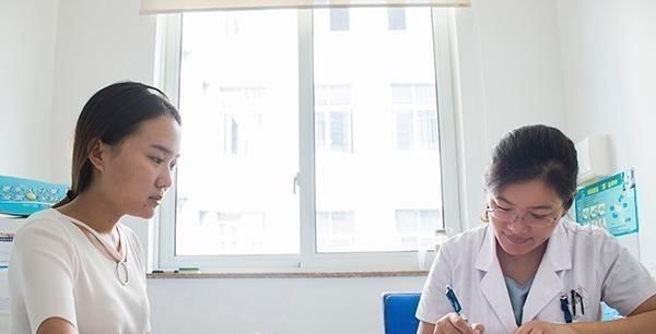 带血的症状|因大便带血,查出肠癌,医生提醒肠癌有3个征兆,别再当成痔疮