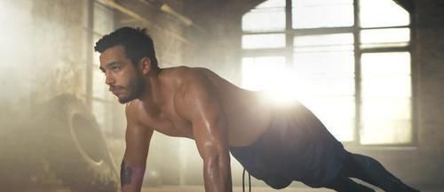 减脂|深蹲和俯卧撑每天各做100个,一个月后身体会有哪些变化呢