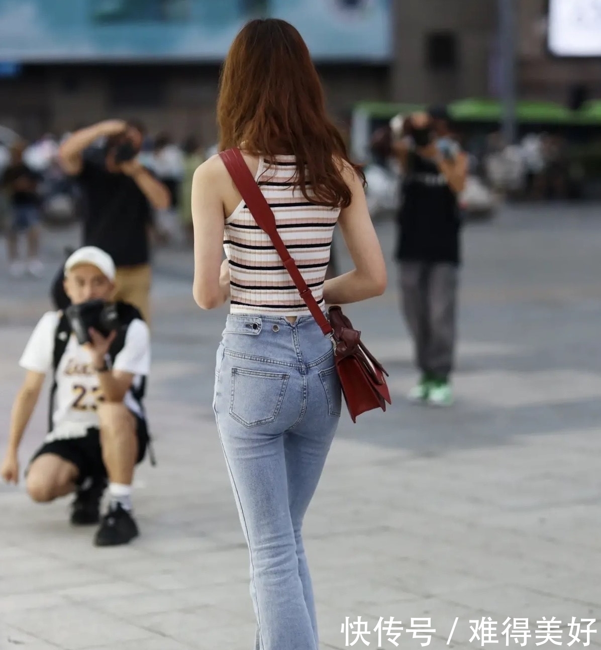 牛仔裤|牛仔裤搭配让你更加笔直,上身效果很好,彰显清新优雅气息