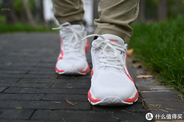 鞋面 服装鞋帽 篇六：轻便舒适的专业跑鞋，慢跑半马都能用，咕咚21K驭风体验