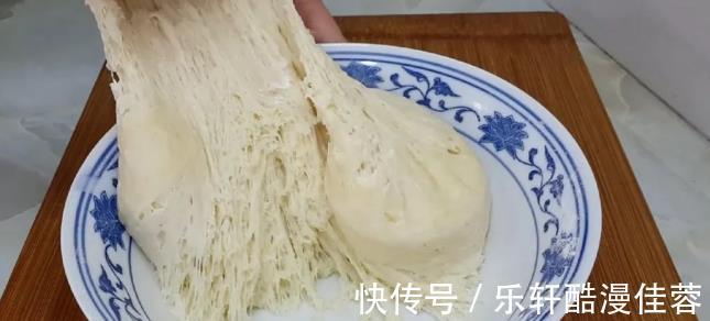 做法|小小芝麻发面饼的简单做法，半袋牛奶来帮忙，营养丰富吃不腻