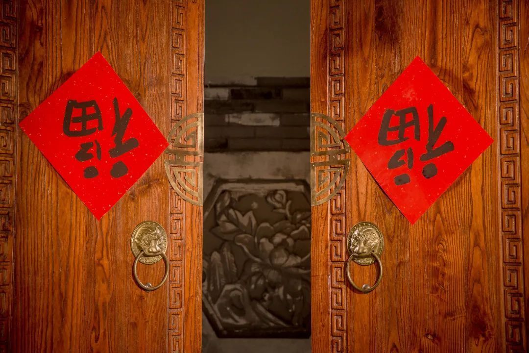 倒贴!倒着贴“福”字,才是“福到”?福字到底怎么贴,很多人都错了