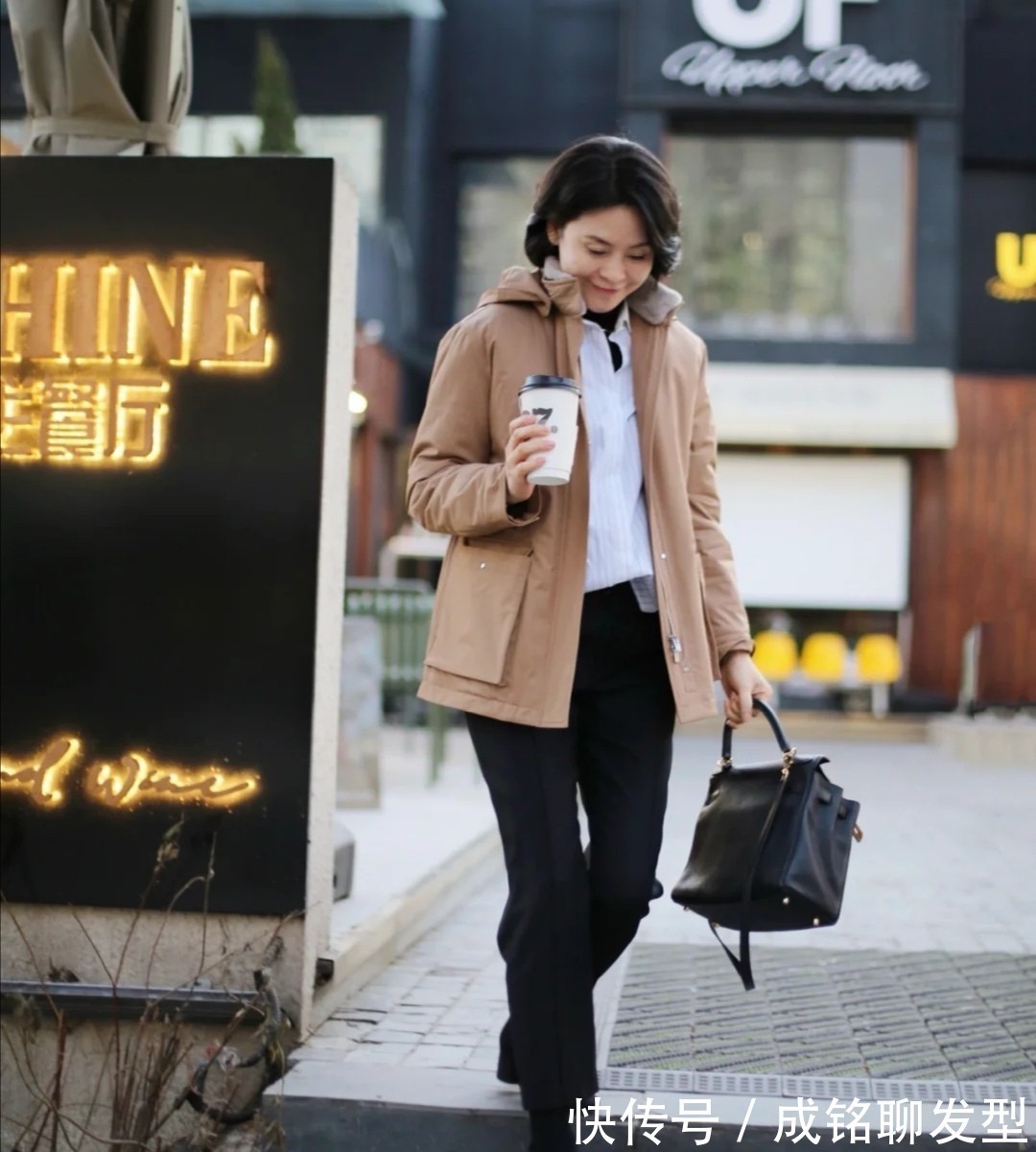 高领衫|会穿的女人不显老,50岁的女人学会这三种搭配,减龄又显优雅美
