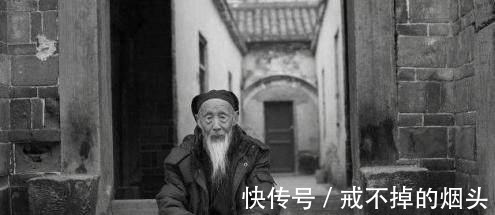 民间$中国民间神秘组织人人背把刀,自称鬼谷子传人,留下预言就走!