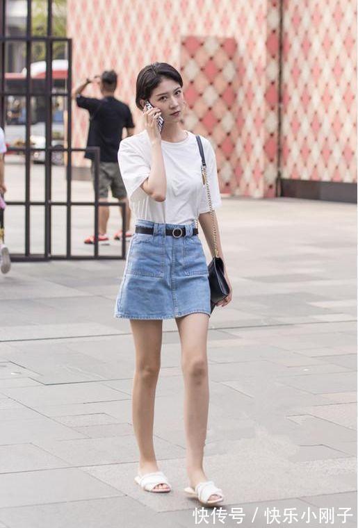 搭配 简洁的版型同样非常好搭,牛仔裤搭配让你更有淑女范