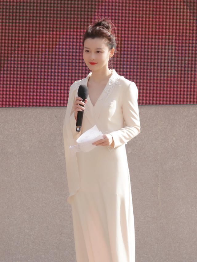 闪耀《星光大道》王鸣飞导演跨界主持决赛