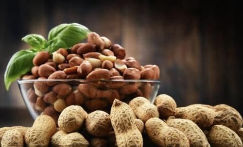 胆囊切除|花生被称为“长生果”,医生:4种人最好别吃,否成“催命符”!