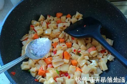 辣炒藕丁|这道家常下饭菜,8分钟就搞定,眼下正适合吃,老少皆宜
