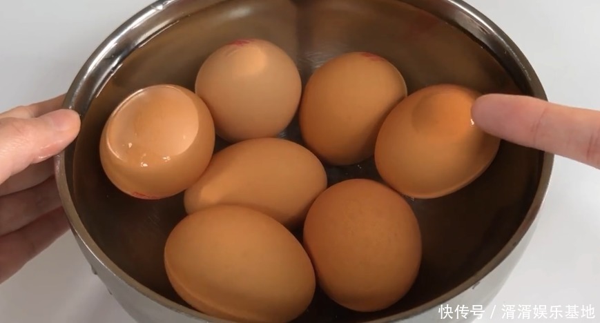 保存鸡蛋我家从不放冰箱,教你妙招,存放更久,不怕鸡蛋涨价了