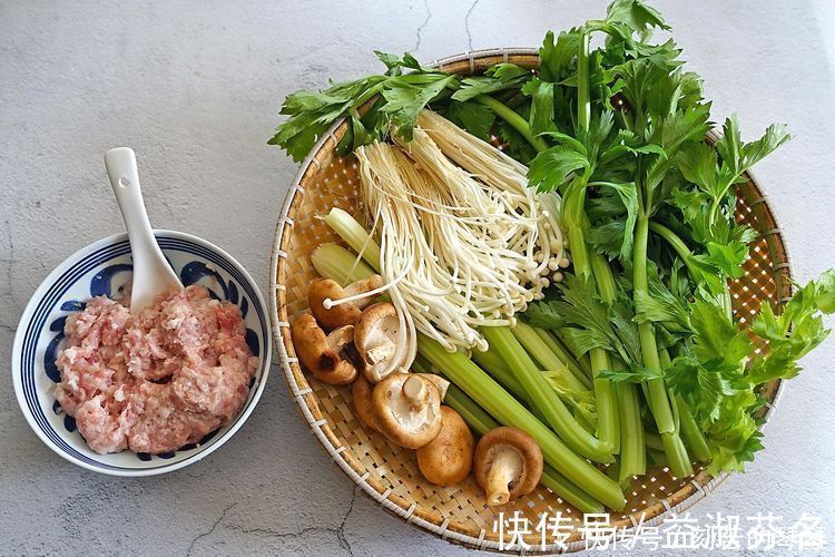金针菇|金针菇你还在凉拌用它做饺馅包饺子，全家人都夸味道真棒