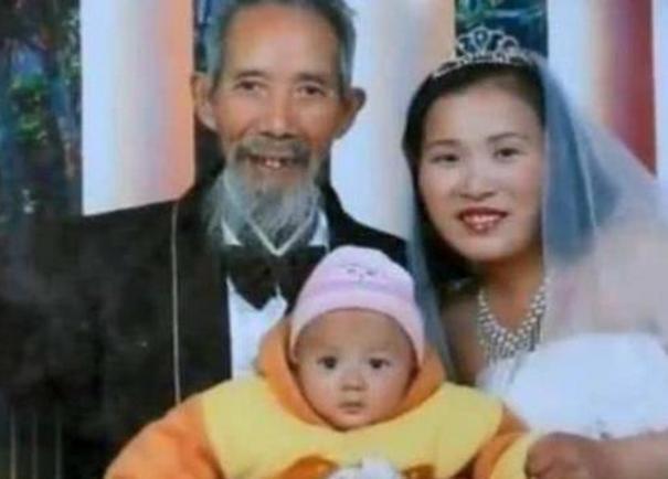 张凤|爸妈年龄相差44岁,那个刚出生爸爸就70多岁的孩子,现状如何了